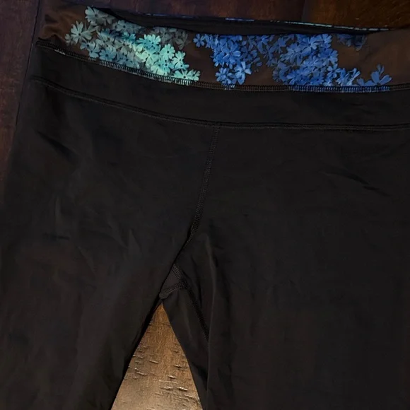 Lululemon sz 10 Black Leggings with Colorful Waistband - Picture 2 of 4